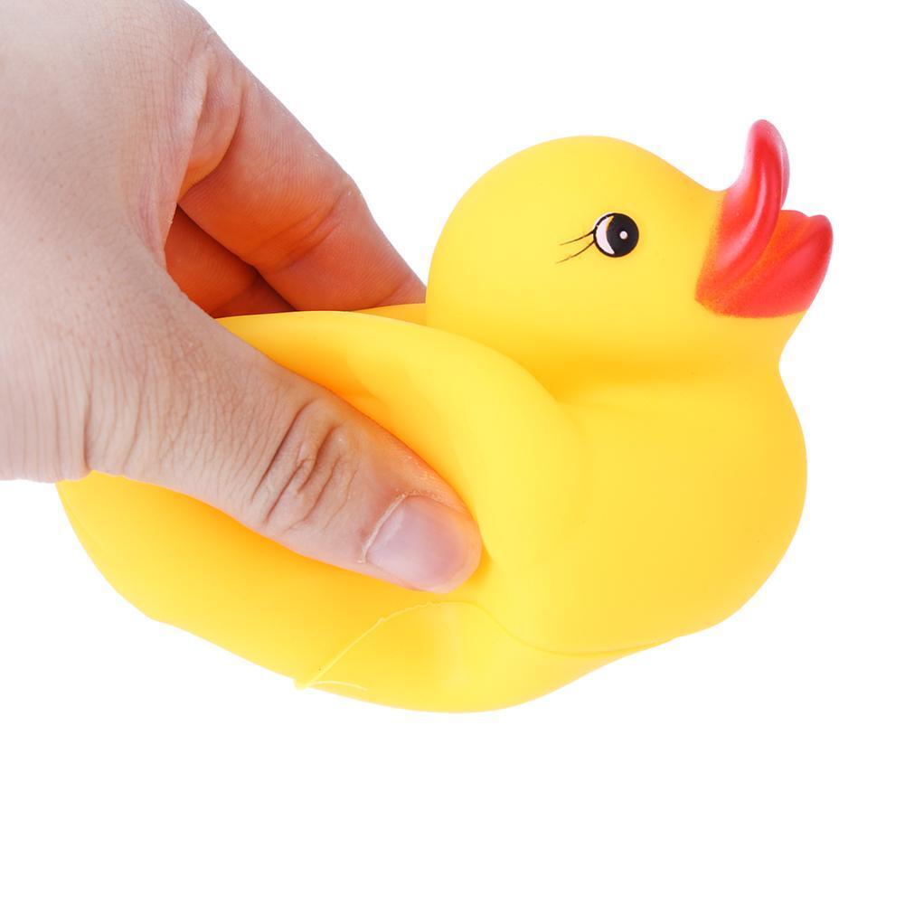 4pcs/Set Vinyl Cute Lovely Mummy Baby Squeaky Ducks Bath Toy