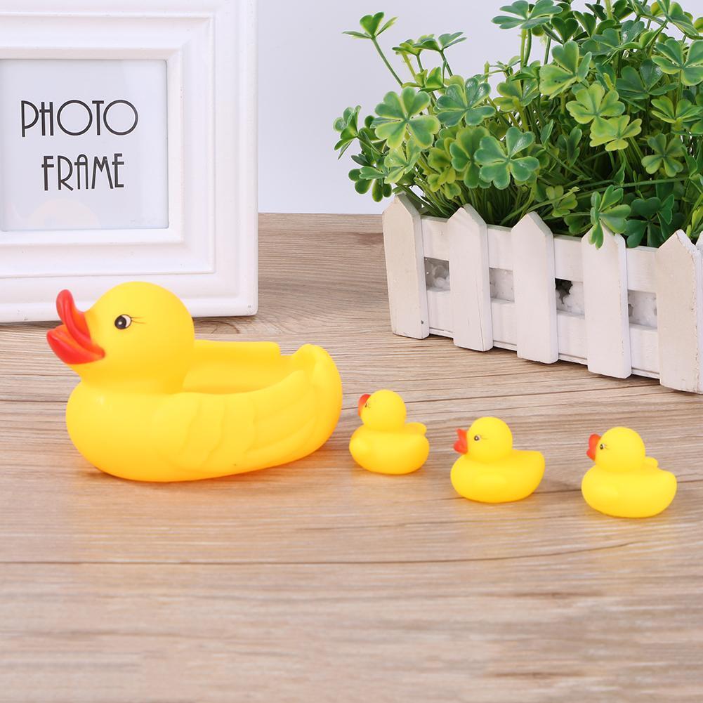 4pcs/Set Vinyl Cute Lovely Mummy Baby Squeaky Ducks Bath Toy