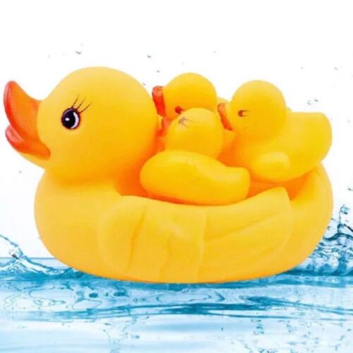 4pcs/Set Vinyl Cute Lovely Mummy Baby Squeaky Ducks Bath Toy